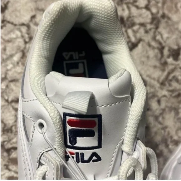 Fila White Athletic Sneakers size 9 Brand New - Picture 2 of 4